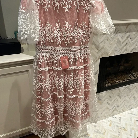 Sicily dress with flutter sleeves - Picture 1 of 4